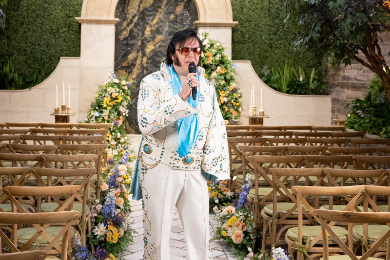 Sammy Davis Jr. impersonator performing
