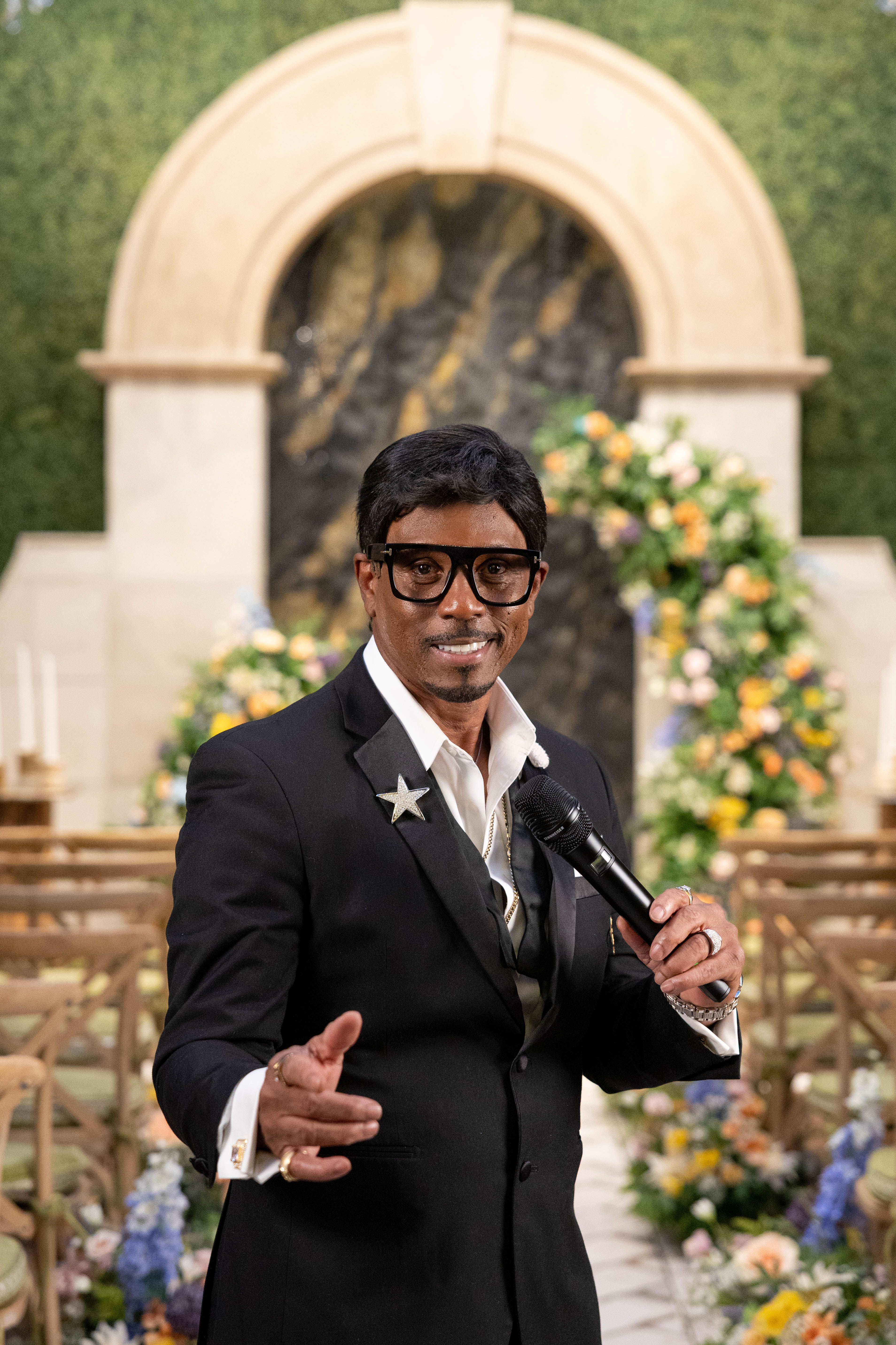 Sammy Davis Jr. impersonator performing